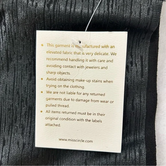 Miss Circle Elegant Black Off-Shoulder Corset Dress - Picture 12 of 16